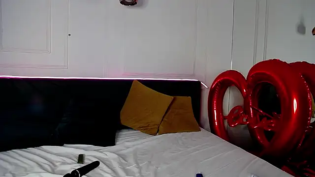 Snapshot of RavenFoxxy chatting on 02/22/26, 06:35 RavenFoxxy online show from 02/22/26, 06:35