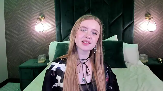 Snapshot of Victori_Fox chatting on 12/05/25, 04:10 Victori Fox online show from 12/05/25, 04:10