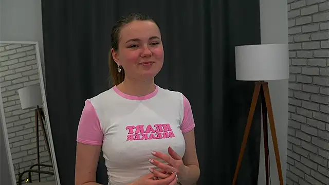 Snapshot of ElmiraZiel chatting on 12/04/25, 10:13 ElmiraZiel online show from 12/04/25, 10:13