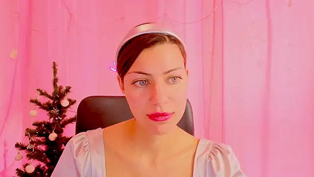 Snapshot of AniSkyy chatting on 12/15/25, 10:41 AniSkyy online show from 12/15/25, 10:41