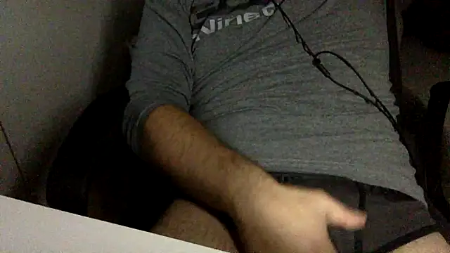 Snapshot of maxricc1 chatting on 12/01/25, 05:18 maxricc1 online show from 12/01/25, 05:18