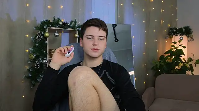 Snapshot of Olie_Sparkle chatting on 12/13/25, 09:20 Olie Sparkle online show from 12/13/25, 09:20