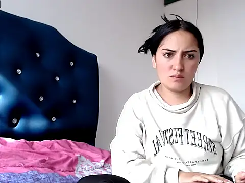 MisNicol online show from 04/07/26, 01:00