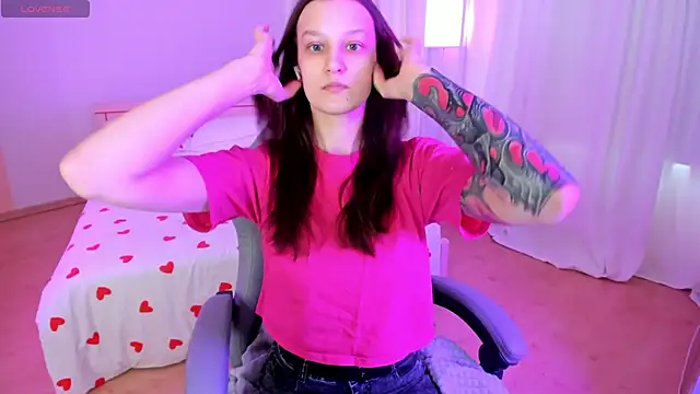 Snapshot of KrisDoeil chatting on 03/17/26, 02:16 KrisDoeil online show from 03/17/26, 02:16