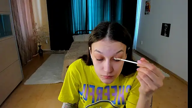 Snapshot of KrisDoeil chatting on 04/23/26, 01:51 KrisDoeil online show from 04/23/26, 01:51