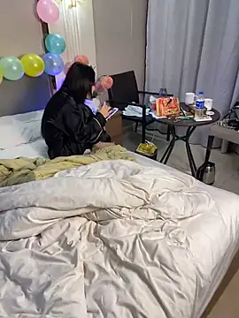 Snapshot of r-u-ok chatting on 12/15/25, 08:02 r-u-ok online show from 12/15/25, 08:02