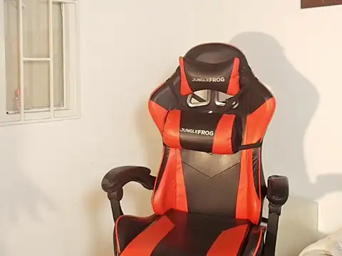 Snapshot of ElenaLauren chatting on 12/04/25, 12:14 ElenaLauren online show from 12/04/25, 12:14