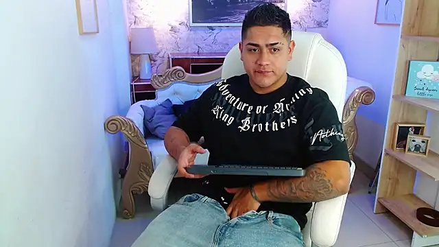 Snapshot of aroon_12 chatting on 12/03/25, 11:19 aroon 12 online show from 12/03/25, 11:19