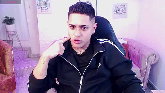 Snapshot of aroon_12 chatting on 12/15/25, 03:22 aroon 12 online show from 12/15/25, 03:22