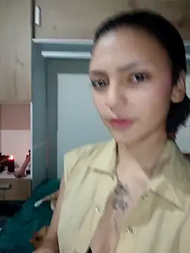 MiaLuxx  online show from 12/22/25, 04:09