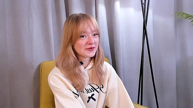 Snapshot of MatthewHoffis chatting on 12/04/25, 10:02 MatthewHoffis online show from 12/04/25, 10:02