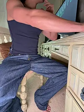 Snapshot of lionel66878 chatting on 12/17/25, 08:37 lionel66878 online show from 12/17/25, 08:37