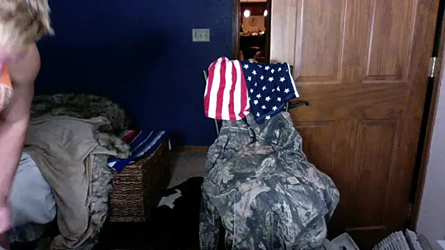 Snapshot of SpunRedneck chatting on 12/16/25, 10:53 SpunRedneck online show from 12/16/25, 10:53