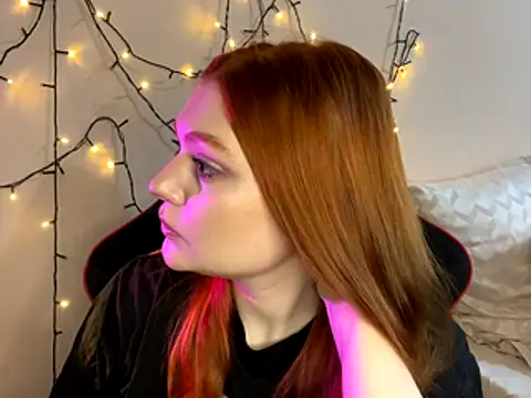 Snapshot of Ungoliant_Kiss chatting on 12/05/25, 08:01 Ungoliant Kiss online show from 12/05/25, 08:01