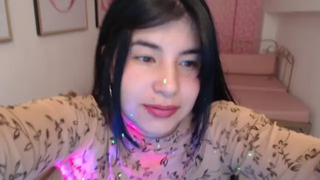 Snapshot of Nina_harpper_ chatting on 12/02/25, 01:05 Nina harpper online show from 12/02/25, 01:05