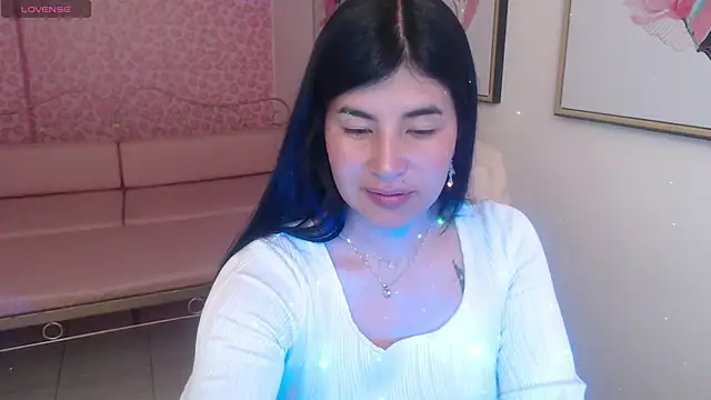 Snapshot of Nina_harpper_ chatting on 12/14/25, 01:16 Nina harpper online show from 12/14/25, 01:16