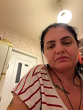 Snapshot of gini92 chatting on 12/14/25, 06:23 gini92 online show from 12/14/25, 06:23