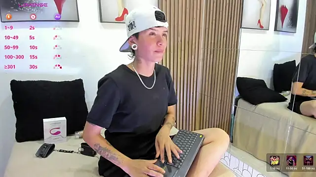 naughty girlwd online show from 12/17/25, 04:40