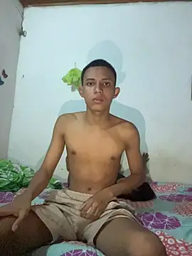 Snapshot of Colombians- chatting on 01/13/26, 05:02 Colombians- online show from 01/13/26, 05:02