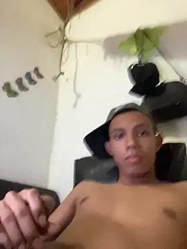 Snapshot of Colombians- chatting on 02/24/26, 07:45 Colombians- online show from 02/24/26, 07:45