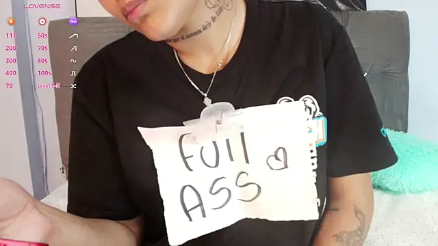 Snapshot of Slut_Dirty_Nastyy chatting on 12/16/25, 06:02 Slut Dirty Nastyy online show from 12/16/25, 06:02