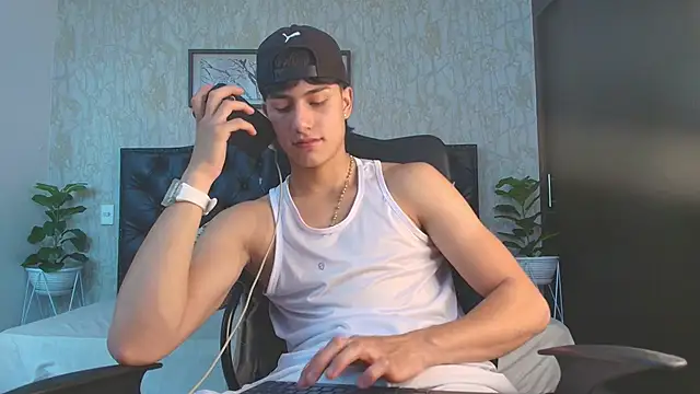 Snapshot of Lander_Cruz chatting on 12/14/25, 06:01 Lander Cruz online show from 12/14/25, 06:01