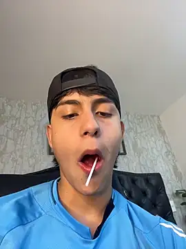 Snapshot of Lander_Cruz chatting on 12/15/25, 08:35 Lander Cruz online show from 12/15/25, 08:35