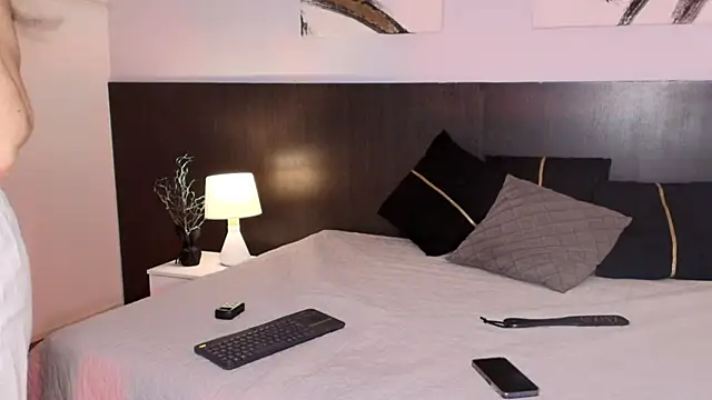 Snapshot of ViennaMilf chatting on 12/05/25, 11:19 ViennaMilf online show from 12/05/25, 11:19