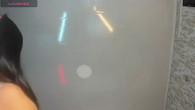 isa bellaax online show from 12/15/25, 12:31