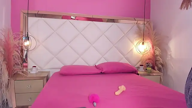 Snapshot of KeylaDolse chatting on 12/15/25, 06:01 KeylaDolse online show from 12/15/25, 06:01