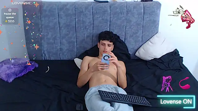 hottie couplee online show from 05/02/26, 11:10