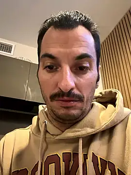 Snapshot of andresbale chatting on 12/02/25, 01:11 andresbale online show from 12/02/25, 01:11