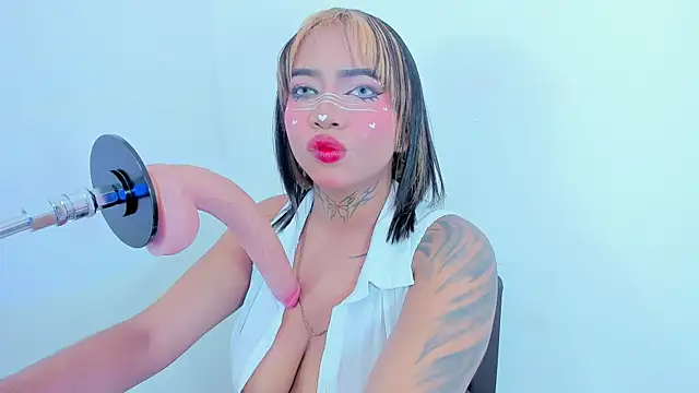 Snapshot of leticia_lynn1 chatting on 12/20/25, 09:11 leticia lynn1 online show from 12/20/25, 09:11