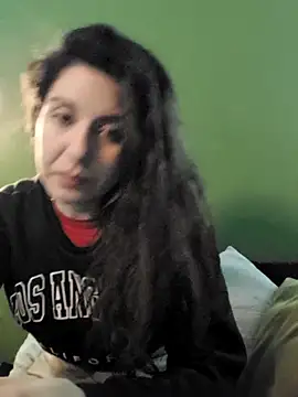 Snapshot of NatyMia chatting on 12/04/25, 04:00 NatyMia online show from 12/04/25, 04:00