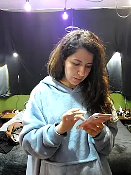 Snapshot of NatyMia chatting on 12/14/25, 01:44 NatyMia online show from 12/14/25, 01:44