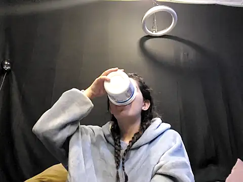 Snapshot of NatyMia chatting on 12/15/25, 05:34 NatyMia online show from 12/15/25, 05:34