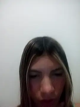 Snapshot of Sweetprouble_17 chatting on 12/13/25, 10:15 Sweetprouble 17 online show from 12/13/25, 10:15