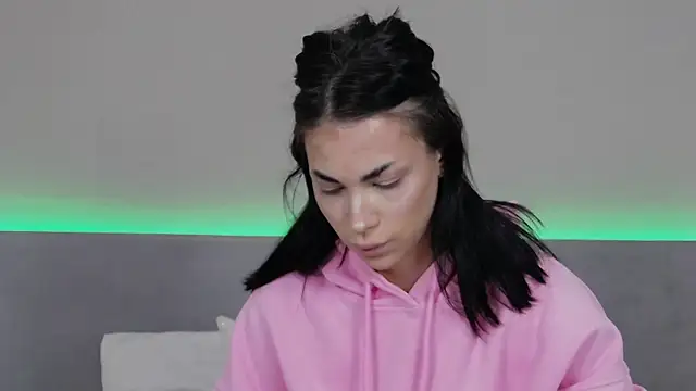 Snapshot of RachaelMils chatting on 12/16/25, 03:44 RachaelMils online show from 12/16/25, 03:44