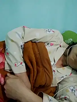 Snapshot of Lili-123k chatting on 12/15/25, 01:15 Lili-123k online show from 12/15/25, 01:15