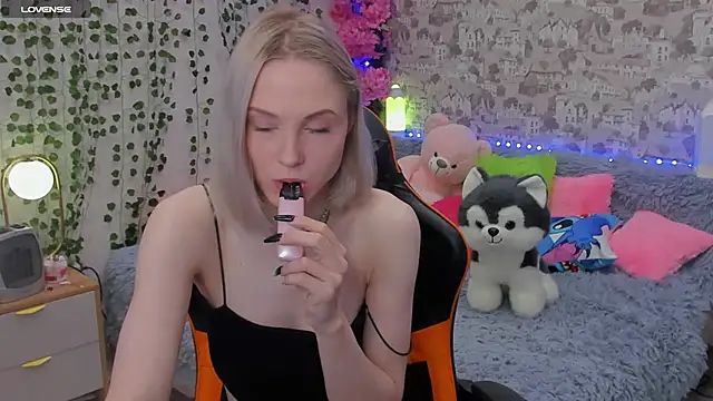 Gina Gina love online show from 06/10/26, 02:23