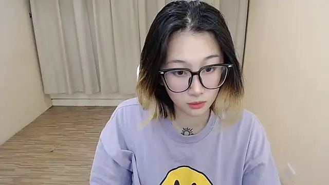 Snapshot of abella1116 chatting on 06/17/26, 02:18 abella1116 online show from 06/17/26, 02:18