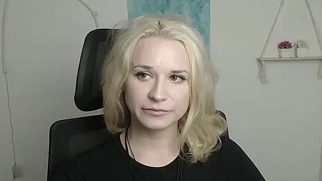 Snapshot of Melodie_Aster chatting on 04/14/26, 11:27 Melodie Aster online show from 04/14/26, 11:27