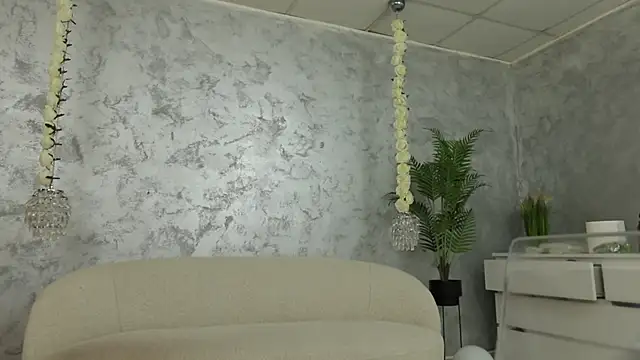 SilviaVanda online show from 06/19/26, 06:07