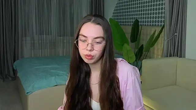 Snapshot of JesusBeckler chatting on 12/15/25, 04:11 JesusBeckler online show from 12/15/25, 04:11