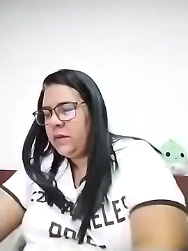 Snapshot of Carameloswing1 chatting on 12/04/25, 12:42 Carameloswing1 online show from 12/04/25, 12:42