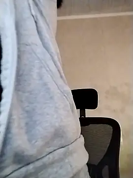 Snapshot of Carameloswing1 chatting on 12/16/25, 01:49 Carameloswing1 online show from 12/16/25, 01:49