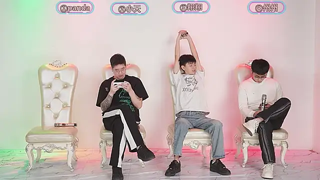 Snapshot of OUBA-boy chatting on 12/04/25, 11:08 OUBA-boy online show from 12/04/25, 11:08