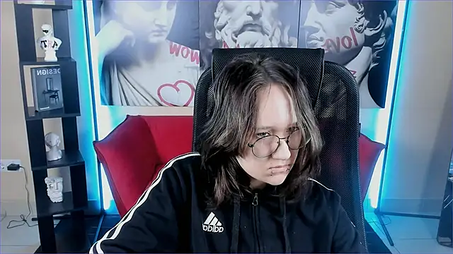 Snapshot of Sylvia_Reed chatting on 12/15/25, 07:01 Sylvia Reed online show from 12/15/25, 07:01