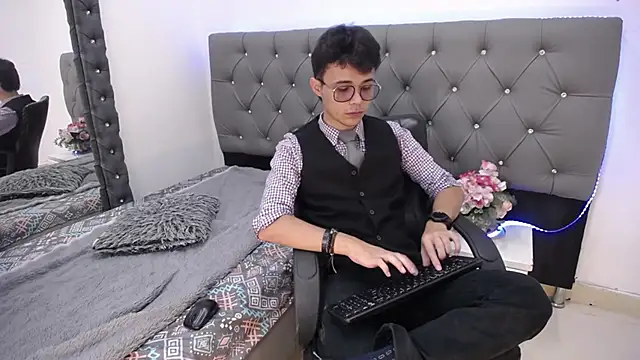 Jules Silver02 online show from 12/04/25, 09:12