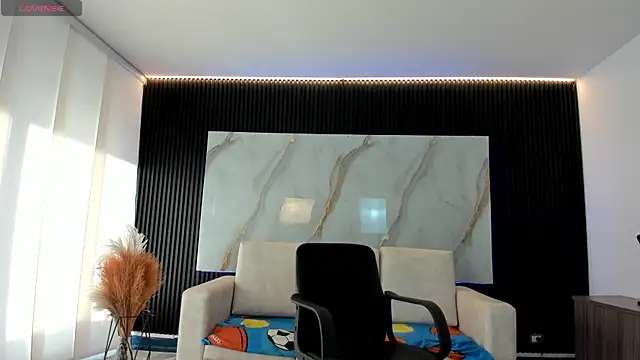 TiffanyHoustton online show from 05/11/26, 12:33